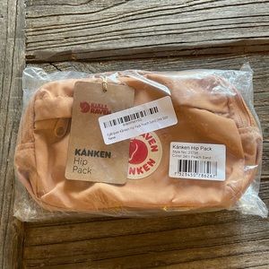 NWT Fjällräven's Kanken hip bag